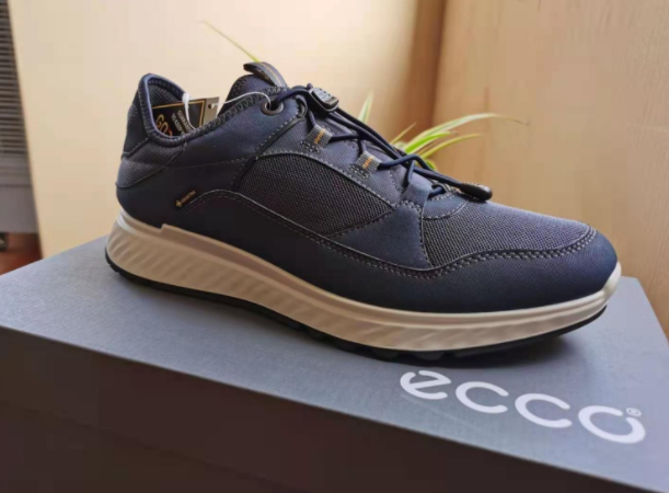 ECCO 爱步 Exostride突破系列 男士GTX防水系带运动鞋 835334548.31元（天猫旗舰店2199元）