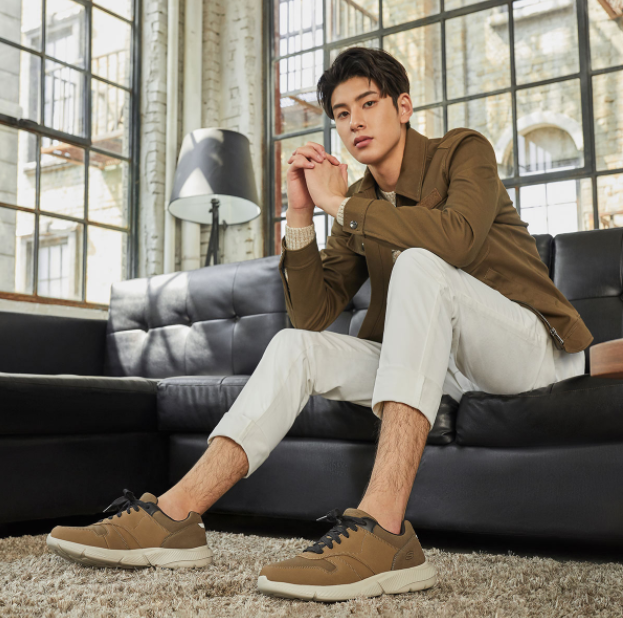 <span>白菜！</span>SKECHERS 斯凯奇 男款轻便牛皮健步休闲鞋  65861新低135元包邮（限1000件）