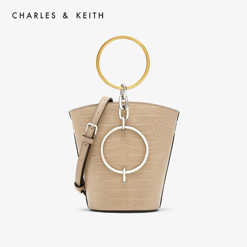 Charles ＆ Keith 女士金属圆环单肩水桶包 CK2-10671031188元包邮（需领券）