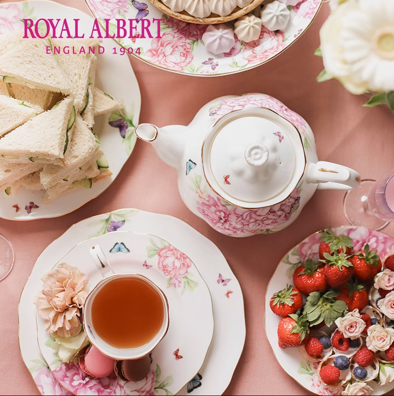米兰达可儿联名款，Royal Albert 皇家阿尔伯特 友谊系列 22K金镶边骨瓷茶壶450ML394.83元（天猫旗舰店820元）
