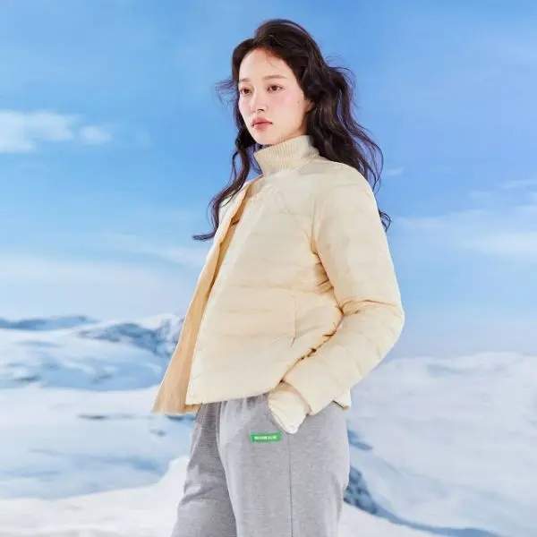 反季好價，SNOW FLYING 雪中飛 女士輕薄短款保暖羽絨馬甲史低69元包郵（雙重優(yōu)惠）