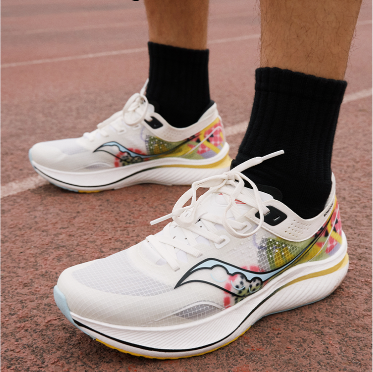 saucony 索康尼 SLAY全速 男女款专业全掌碳板跑鞋 S28192新低363.95元包邮（多重优惠）