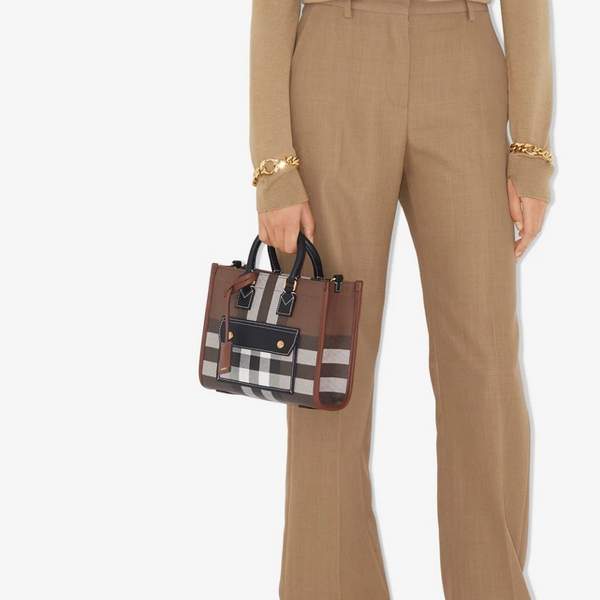 Burberry 博柏利 Freya 芙蕾雅迷你經(jīng)典格紋托特包8069661新低7417元（官網(wǎng)12900元）