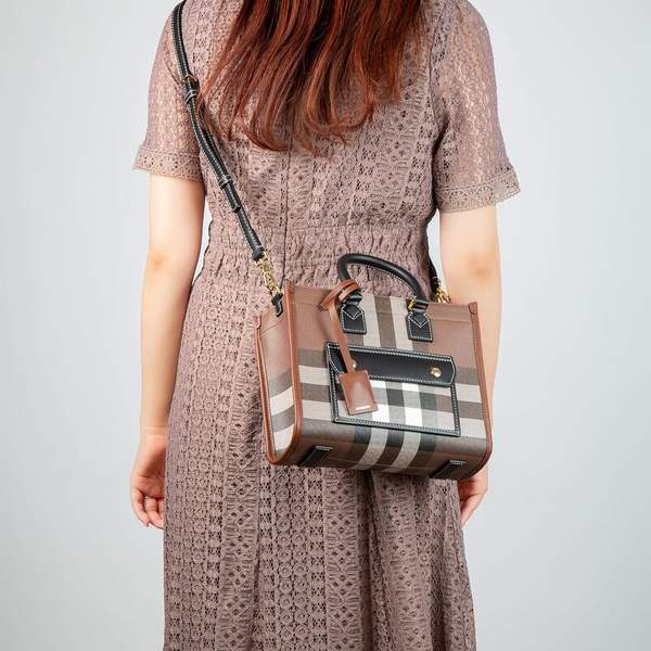 Burberry 博柏利 Freya 芙蕾雅迷你經(jīng)典格紋托特包8069661新低7417元（官網(wǎng)12900元）