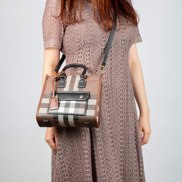 Burberry 博柏利 Freya 芙蕾雅迷你經(jīng)典格紋托特包8069661新低7417元（官網(wǎng)12900元）
