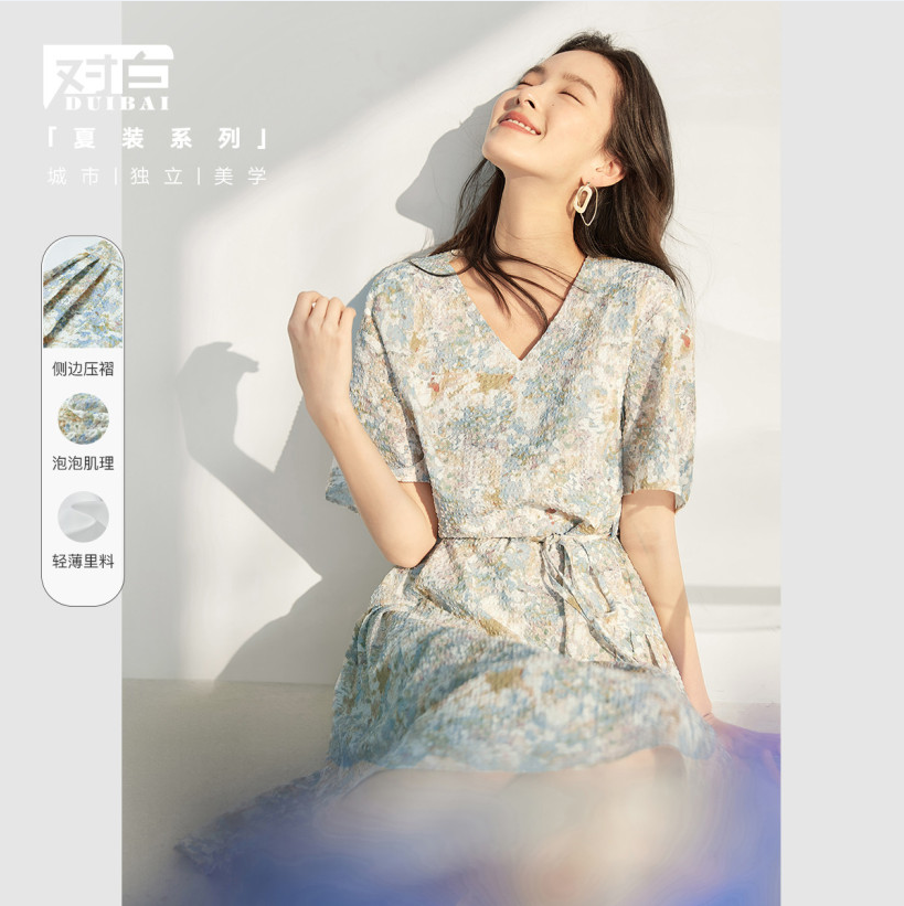 對(duì)白 復(fù)古油畫碎花捏褶V領(lǐng)中長款連衣裙139元包郵