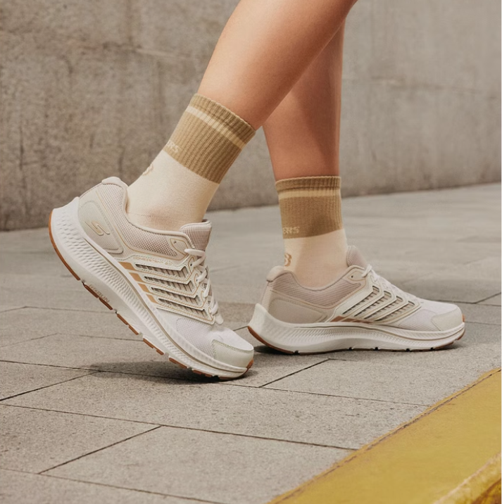 <span>白菜！</span>Skechers 斯凯奇 2025新品 暮光鞋 男女款高回弹轻质吸震休闲跑步鞋 220867/128609新低156.63元包邮