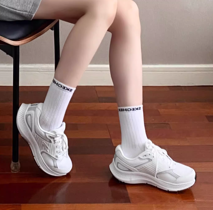 Skechers 斯凱奇 2025新款 暮光鞋 男女款高回彈輕質(zhì)吸震休閑跑步鞋155.18元包郵
