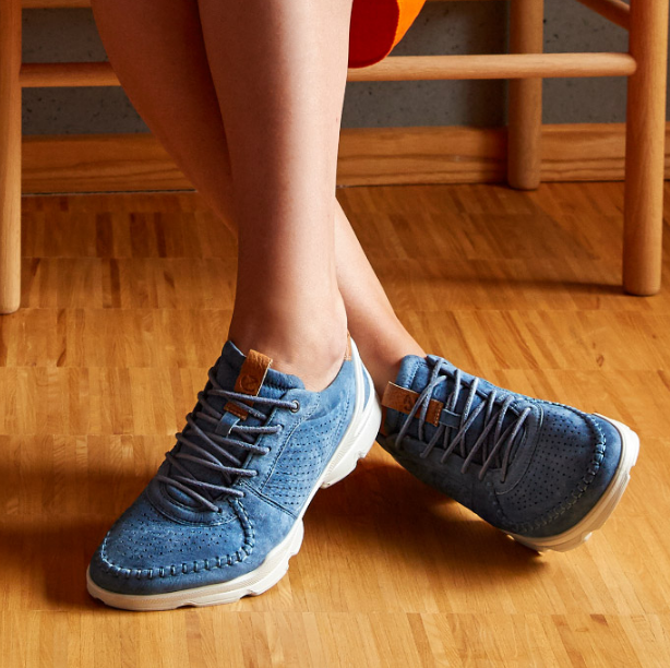 国内￥1999，ECCO 爱步 Biom Street 健步街头系列 女士牛仔蓝系带休闲鞋新低 .99到手555元