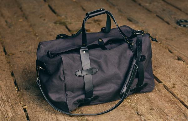 美产经典，Filson Rugged 斜纹棉旅行包 中号2186.7元