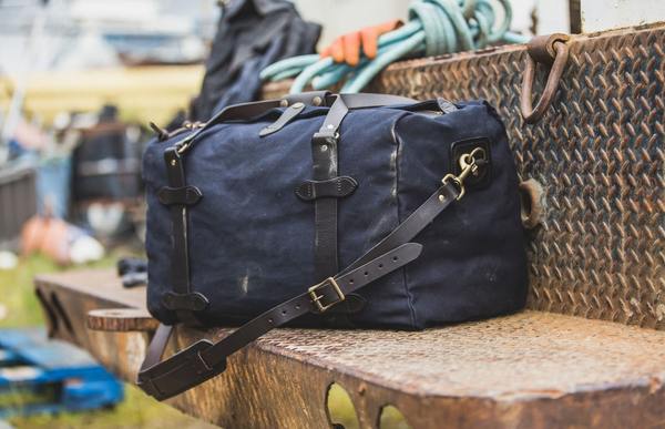 美产经典，Filson Rugged 斜纹棉旅行包 中号2186.7元