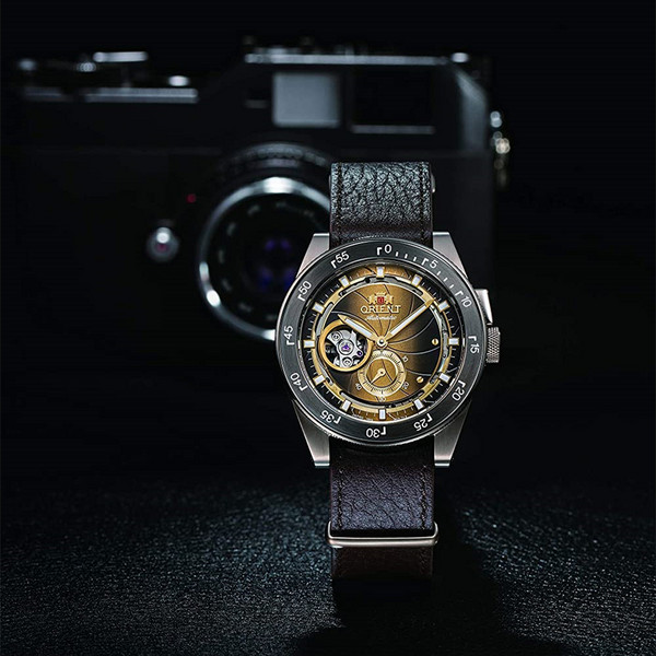 Orient 东方双狮 Retro Future Camera系列 Jaguar Focus复刻70周年限量版 男士机械腕表1939.6元（可3件9折）