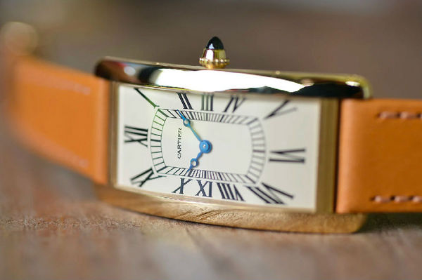 df255c81-fff4-43bc-80ea-138394a4b308.com_image_2021_01_cartier-tank-cintree-100-anniversary-limited-edition-watch-release-002.jpg