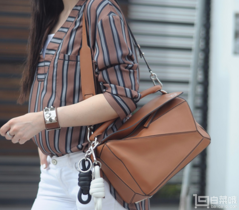 超火It Bag， Loewe 經(jīng)典Puzzle大號手袋 52（90 額外8折）免費直郵含稅到手￥14250