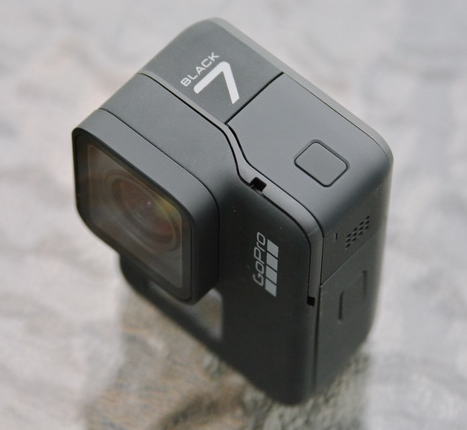 GoPro HERO7 Black 运动相机 假日礼盒套装（含电池+自拍杆+内存卡）新低2188元包邮