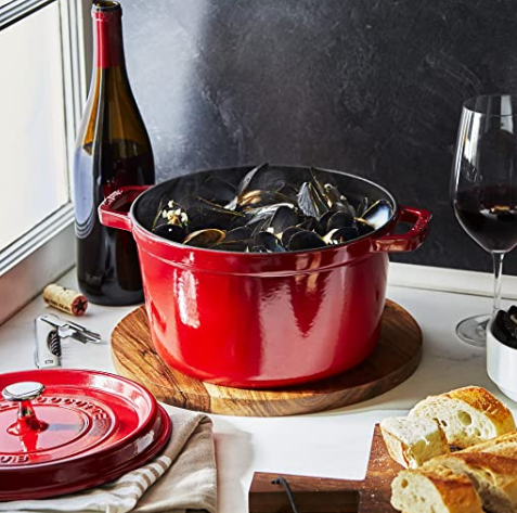 法國國寶級，Staub 琺瑯鑄鐵深燉鍋 3色1024.43元（天貓旗艦店2149元）