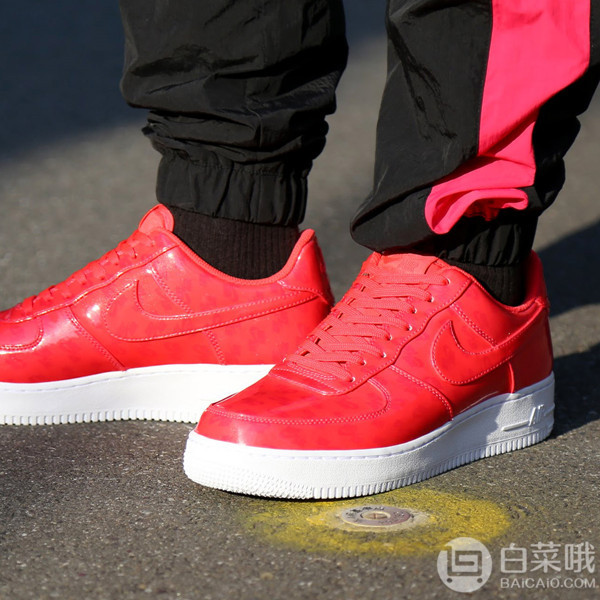 骚无友！28cm码，Nike 耐克 Air Force 1 '07 LV8 UV 男子运动鞋 Prime会员免费直邮含税到手459元