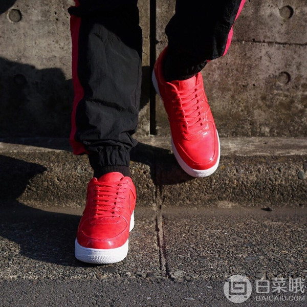 骚无友！28cm码，Nike 耐克 Air Force 1 '07 LV8 UV 男子运动鞋 Prime会员免费直邮含税到手459元