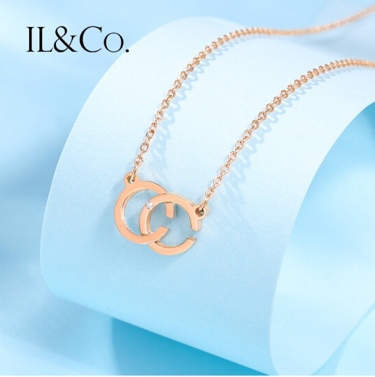 日本独立设计师珠宝品牌，IL&Co 双C字母锁骨链 主钻0.5分 附GIC证书99元包邮（双重优惠）
