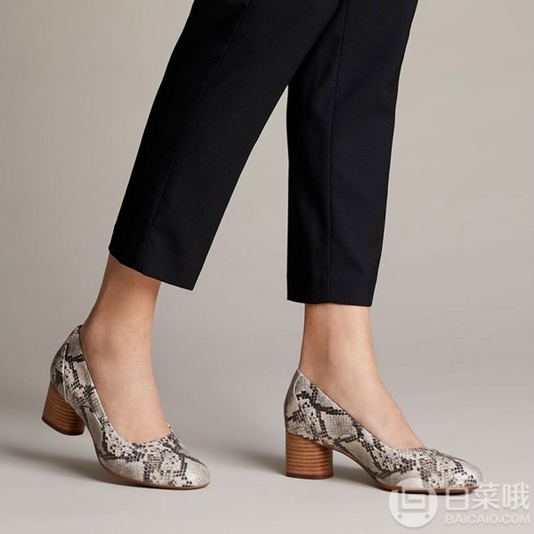 <span>降224白菜！</span>高端Un系列，Clarks 其乐 Un Cosmo Step 复古粗高跟鞋单鞋新低175.14元