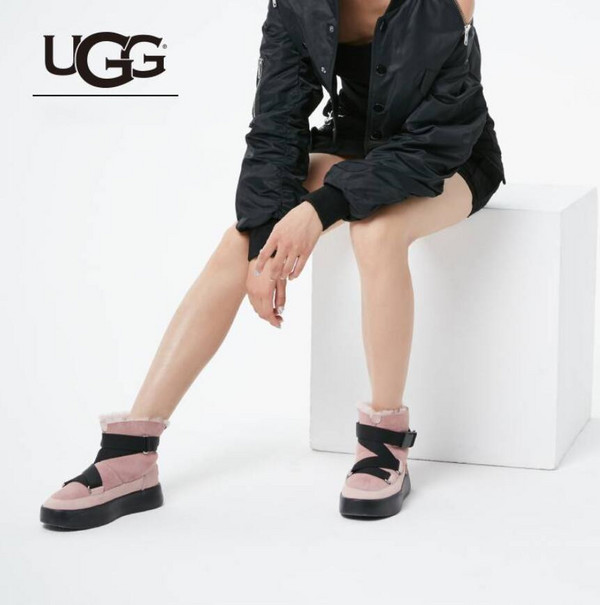 钟楚曦同款，UGG Classic Boom Buckle 女士经典潮燃搭扣靴 1104616580.6元（天猫旗舰店1159元）