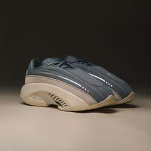  		adidas 阿迪达斯 MAD IIINFINITY 男女款经典运动鞋 IF4439 1299元 		