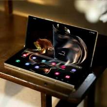   		三星 SAMSUNG 心系天下 W25 5G折疊屏手機 第三代驍龍8 
15999元 		