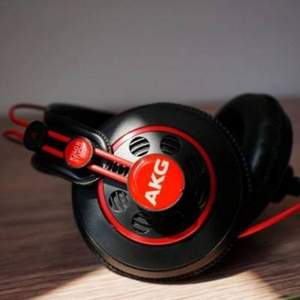 AKG 愛科技 K240 R Studio 專業(yè)監(jiān)聽耳機(jī)