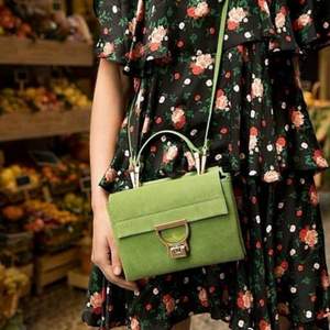 COCCINELLE Arlettis系列 女士麂皮扣蓋式手提單肩斜跨包
