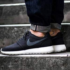 Nike 耐克 Roshe One 男士運(yùn)動(dòng)鞋 511881