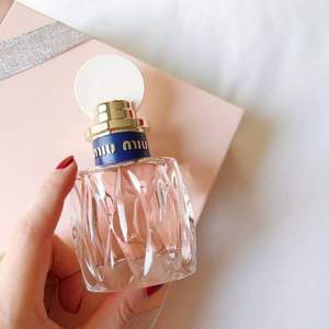 2018年新款，MIU MIU 缪缪 玫瑰之水 圣诞套装 50ml+7.5ml