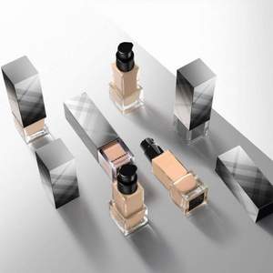 <span>5折！</span>國(guó)內(nèi)￥580，Burberry 巴寶莉 SPF15 PA+++ 絲柔珠光亮彩粉底液30ml 多色 新低￡17.5（需用碼）