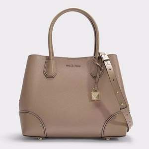 国内￥4200元，19款 Michael Kors Mercer Gallery 女士中号托特包