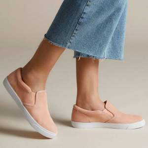限37碼<span>白菜！</span>國內(nèi)￥699 Clarks 其樂 Glove Puppet 女士真皮樂福鞋 Prime會員湊單免費直郵