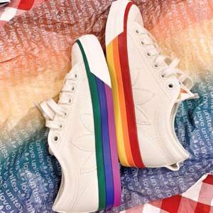 Adidas 阿迪達(dá)斯 中性款彩虹帆布鞋
