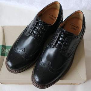 限UK7碼，Clarks 其樂 男士Curington Wing雕花正裝皮鞋 