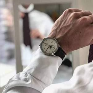 Edox 依度 Les Vauberts系列 79018-3-BEIR 男士带月相石英腕表 $169.99