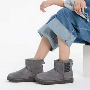 22點截止預售，UGG 女士平底時尚LOGO雪地靴 1108231