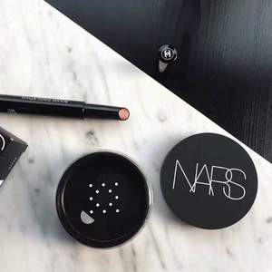 NARS 纳斯 流光美肌轻透 裸光持久定妆散粉 10g