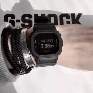 CASIO 卡西欧 G-SHOCK系列 DW-5600BB-1 男士运动腕表