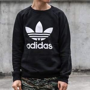 adidas 阿迪達(dá)斯 三葉草 潮流男子衛(wèi)衣套頭衫 CW1235