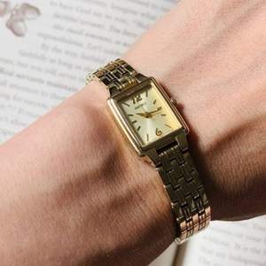 Seiko 精工 SXGL62 女士金色方形石英优雅时装腕表 