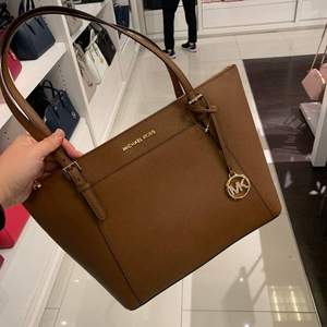 MICHAEL KORS 迈克·科尔斯 CIARA系列 女士大号牛皮拉链手提包 35T8GC6T9L 