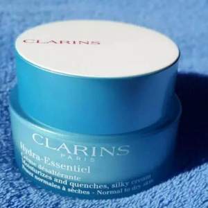 Clarins 嬌韻詩(shī) 沁潤(rùn)奇肌保濕滋養(yǎng)霜 50ml