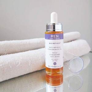 <span>白菜！</span>REN Clean Skincare 生物視黃醇抗老精華素 30ml  贈(zèng)旅行裝