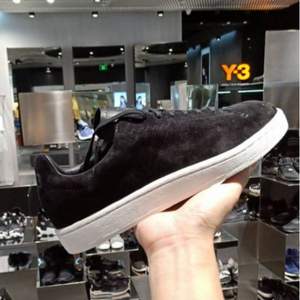 国内￥1495，Y-3 Yohji Court Trainers 男士板鞋 F99791