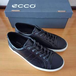 US4-4.5碼，ECCO 愛步 Soft 7 柔酷7號 女士牛皮休閑鞋440433