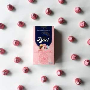 意大利国宝级巧克力品牌，Baci 芭绮 Ruby粉红宝石 夹心巧克力礼盒150g（12粒）