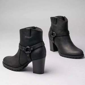 Clarks 其樂 Verona Rock 女士休閑高跟短靴