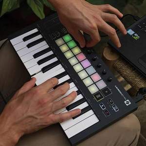 Novation 诺维逊 Launchkey 25 [MK3] 第三代MIDI编曲键盘 25键